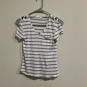 Tshirt with crisscross shoulders